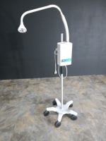 GIRAFFE SPOT PT LITE PHOTOTHERAPY LIGHT ON ROLLING STAND