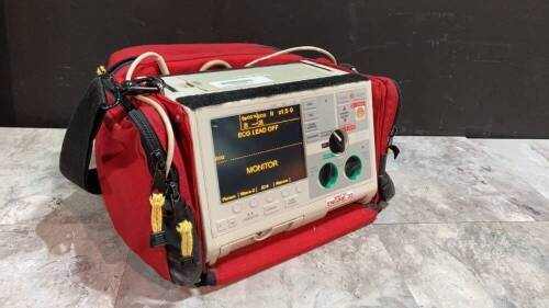 ZOLL M-SERIES BIPHASIC DEFIB WITH PACING, 3 LEAD ECG, SPO2, ANALYZE, BATTERY
