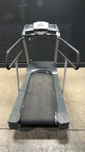 SPORTS ART 6320 HR TREADMILL