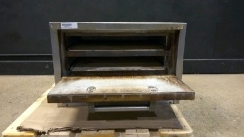 BAKERS PRIDE OVEN