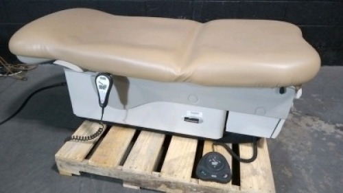 MIDMARK 623 EXAM TABLE WITH HAND CONTROL & FOOTSWITCH