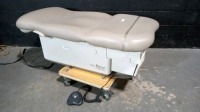 RITTER/MIDMARK 223 EXAM TABLE WITH FOOTSWITCH