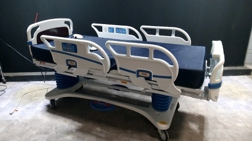 STRYKER 3002 S3 HOSPITAL BED WITH HEAD & FOOTBOARD (CHAPERONE WITH ZONE CONTROL, BED EXIT, SCALE) (IBED AWARENESS)