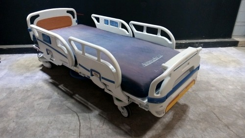 STRYKER 3002 S3 HOSPITAL BED WITH HEAD & FOOTBOARD (CHAPERONE WITH ZONE CONTROL, BED EXIT, SCALE) (IBED AWARENESS)