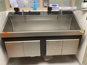 DOUBLE BASIN, KNEE OPERATED SCRUB SINK (THIS LOT REQUIRES PROFESSIONAL DE-INSTALLATION AND CERTIFICATE OF INSURANCE)