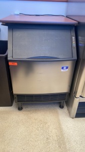 MANITOWOC ICE MAKER/ ICE STORAGE UNIT