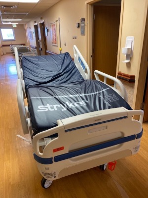 STRYKER 3005S3 PATIENT BED