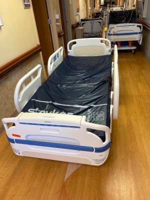 STRYKER 3005S3 PATIENT BED