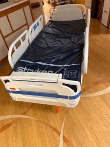 STRYKER 3005S3 PATIENT BED