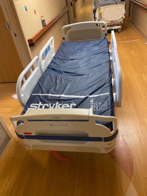 STRYKER 3005S3 PATIENT BED