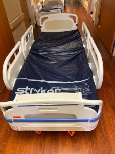 STRYKER 3005S3 PATIENT BED