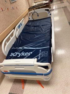 STRYKER 3005S3 PATIENT BED