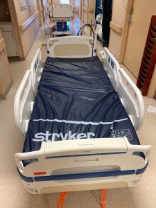 STRYKER 3005S3 PATIENT BED