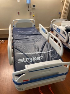 STRYKER 3005S3 PATIENT BED