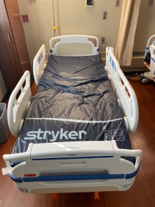 STRYKER 3005S3 PATIENT BED