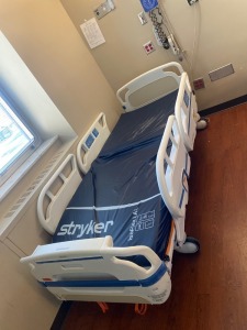 STRYKER 3005S3 PATIENT BED