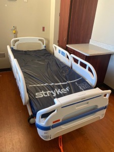 STRYKER 3005S3 PATIENT BED