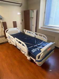 STRYKER 3005S3 PATIENT BED