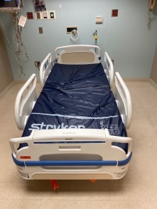 STRYKER 3005S3 PATIENT BED