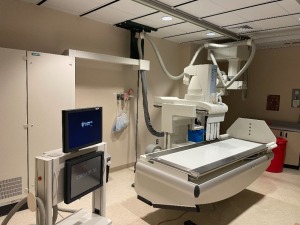 2004 SIEMENS SIRESKOP SD RF ROOM WITH OVERHEAD TUBE CRANE AND TABLE SIDE X-RAY TUBE , 2003 OPTI 150 X-RAY TUBE ON OTC, 2013 OPTI 150 X-RAY TUBE ON TABLE, IMAGE INTENSIFIER, PATIENT TABLE, WALL BUCKY W TWO VERTICAL MAGAZINES, SYSTEM CABINETS AND X-RAY GENE