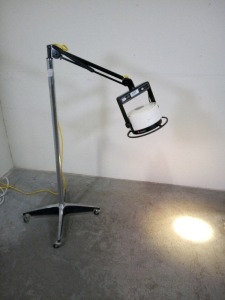 AMSCO EXAMINER 10 OR LIGHT ON ROLLING STAND