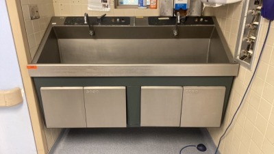 AMSCO DOUBLE BASIN, KNEE OPERATED SCRUB SINK (THIS LOT REQUIRES PROFESSIONAL DE-INSTALLATION AND CERTIFICATE OF INSURANCE)