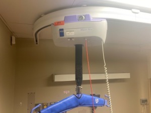 ARJO HUNTLEIGH MAXI-SKY 600 PATIENT LIFT WITH TRACK