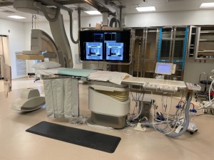 2013 PHILIPS ALURA XPER FD 20 SINGLE PLANE CATH LAB, 2013 CLEA MODULE 047 - CEILING MOUNTED C ARM, 2013 X-RAY TUBE MRC 200, 2013 ALLURA XPER FD 20 SYSTEM MODULE, CONTROL CONSOLE, PATIENT TABLE XPER AD7, SIDE TABLE CONTROLS, SYSTEM CABINETS, IN ROOM MONITO