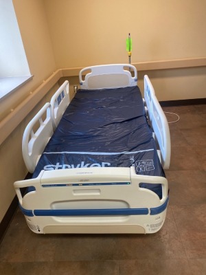 STRYKER 3005S3 PATIENT BED