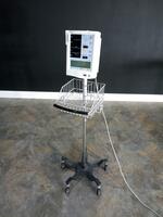 MINDRAY ACCUTORR PLUS VITAL SIGN MONITOR ON ROLLING STAND