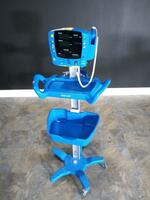 GE V100 VITAL SIGN MONITOR ON ROLLING STAND