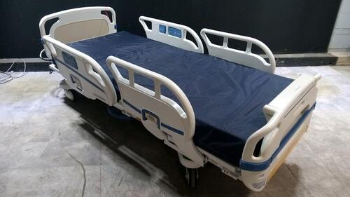 STRYKER 3002 S3 HOSPITAL BED WITH HEAD & FOOTBOARD (CHAPERONE WITH ZONE CONTROL, BED EXIT, SCALE) (IBED AWARENESS)