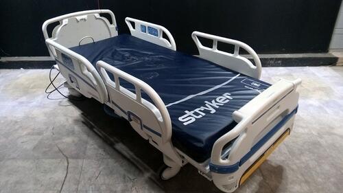 STRYKER 3002 S3 HOSPITAL BED WITH HEAD & FOOTBOARD (CHAPERONE WITH ZONE CONTROL, BED EXIT, SCALE) (IBED AWARENESS)