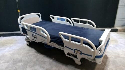 STRYKER 3002 S3 HOSPITAL BED WITH HEAD & FOOTBOARD (CHAPERONE WITH ZONE CONTROL, BED EXIT, SCALE) (IBED AWARENESS)