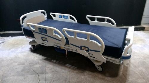 STRYKER 3002 S3 HOSPITAL BED WITH HEAD & FOOTBOARD (CHAPERONE WITH ZONE CONTROL, BED EXIT, SCALE) (IBED AWARENESS)