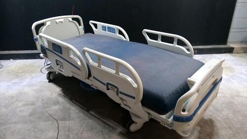 STRYKER 3002 S3 HOSPITAL BED WITH HEAD & FOOTBOARD (CHAPERONE WITH ZONE CONTROL, BED EXIT, SCALE) (IBED AWARENESS)