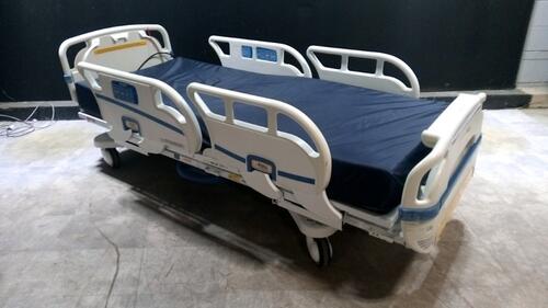 STRYKER 3002 S3 HOSPITAL BED WITH HEAD & FOOTBOARD (CHAPERONE WITH ZONE CONTROL, BED EXIT, SCALE) (IBED AWARENESS)