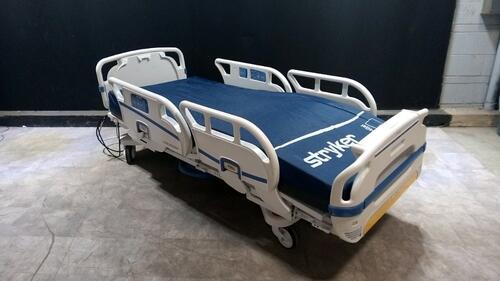 STRYKER 3002 S3 HOSPITAL BED WITH HEAD & FOOTBOARD (CHAPERONE WITH ZONE CONTROL, BED EXIT, SCALE) (IBED AWARENESS)