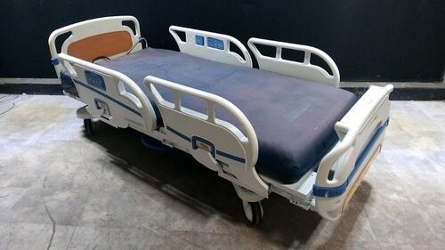 STRYKER 3002 S3 HOSPITAL BED WITH HEAD & FOOTBOARD (CHAPERONE WITH ZONE CONTROL, BED EXIT, SCALE) (IBED AWARENESS)