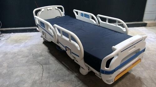 STRYKER 3002 S3 HOSPITAL BED WITH HEAD & FOOTBOARD (CHAPERONE WITH ZONE CONTROL, BED EXIT, SCALE) (IBED AWARENESS)