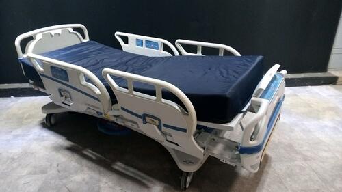 STRYKER 3002 S3 HOSPITAL BED WITH HEAD & FOOTBOARD (CHAPERONE WITH ZONE CONTROL, BED EXIT, SCALE) (IBED AWARENESS)