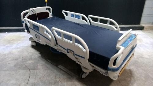 STRYKER 3002 S3 HOSPITAL BED WITH HEAD & FOOTBOARD (CHAPERONE WITH ZONE CONTROL, BED EXIT, SCALE) (IBED AWARENESS)