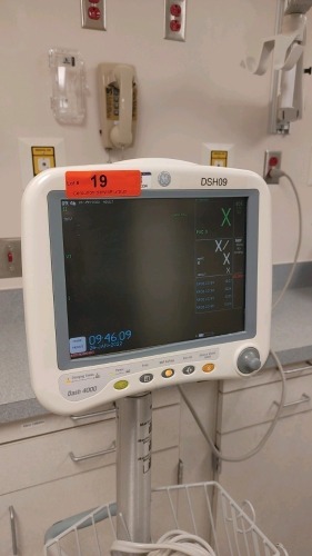 GENERAL ELECTRIC DASH 4000 PATIENT MONITOR WITH MASIMO ON CART