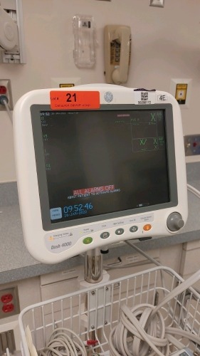 GENERAL ELECTRIC DASH 4000 PATIENT MONITOR WITH MASIMO ON CART