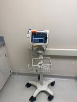 PHILIPS SURESIGNS VS4 VITAL SIGNS PATIENT MONITOR ON CART