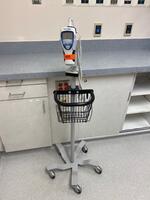 WELCH ALLYN SURETEMP PLUS 901053 THERMOMETER ON CART