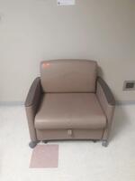 LOT OF 5 PATIENT RECLINERS AND SLEEPER CHAIR