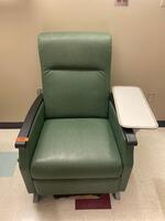 PATIENT ROOM RECLINER