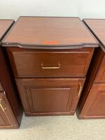 LOT OF 5 BEDSIDE TABLES