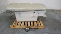 RITTER/MIDMARK 222 POWER EXAM TABLE WITH FOOT CONTROL